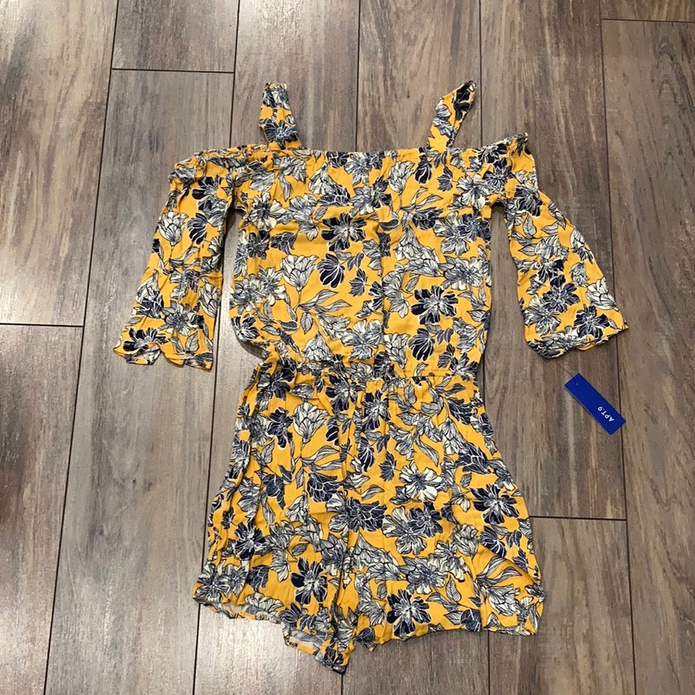 NWT Apt. 9 Cold Shoulder Romper